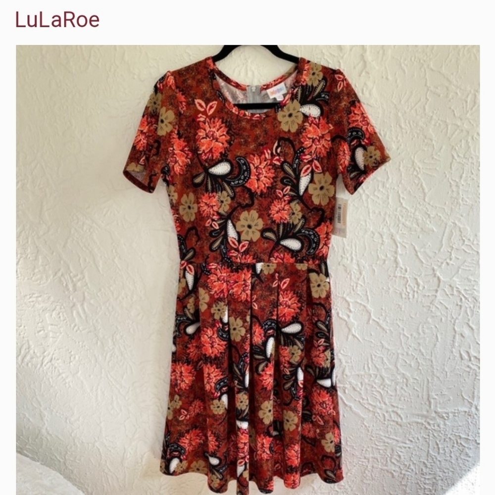 LulaRoe NWOT Amelia Sz M